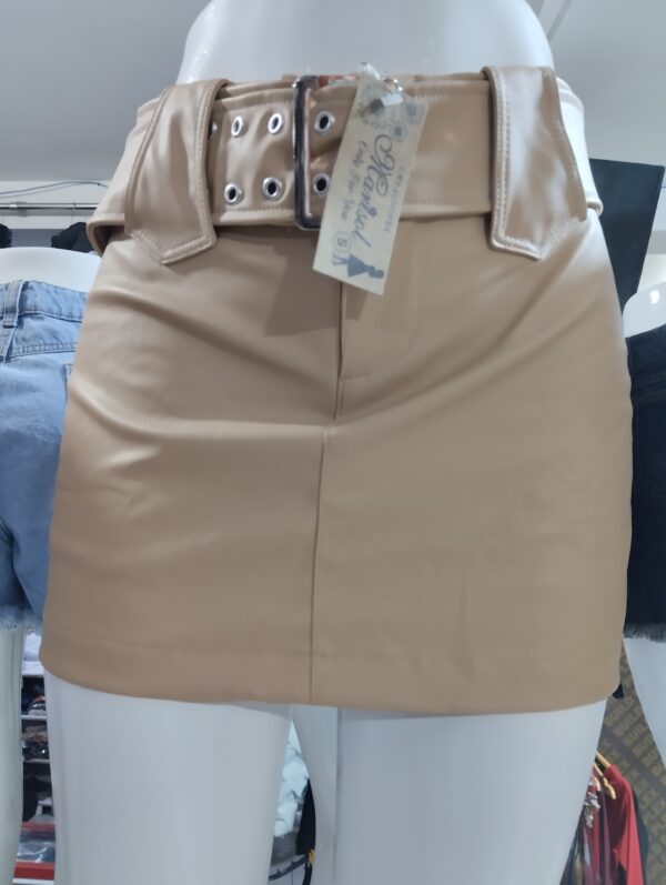 Falda short cuerina beige